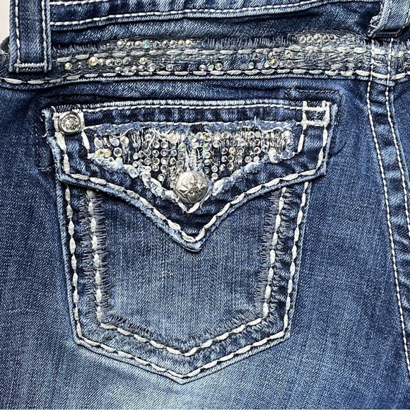 Miss Me Easy Capri Jeans 29 Denim Rhinestones Thick Stitching Raw Hem JE5641EP2 - Picture 4 of 12
